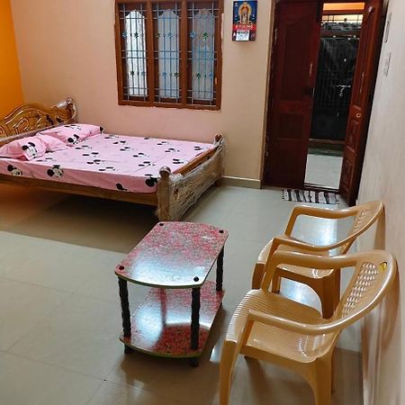 Sri Annai Home Stay I Tiruvannāmalai Buitenkant foto